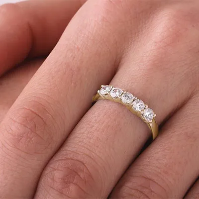 Yellow Gold Classic 5-Stone Diamond Wedding Ring in San Francisco jewelry Wabash avenue