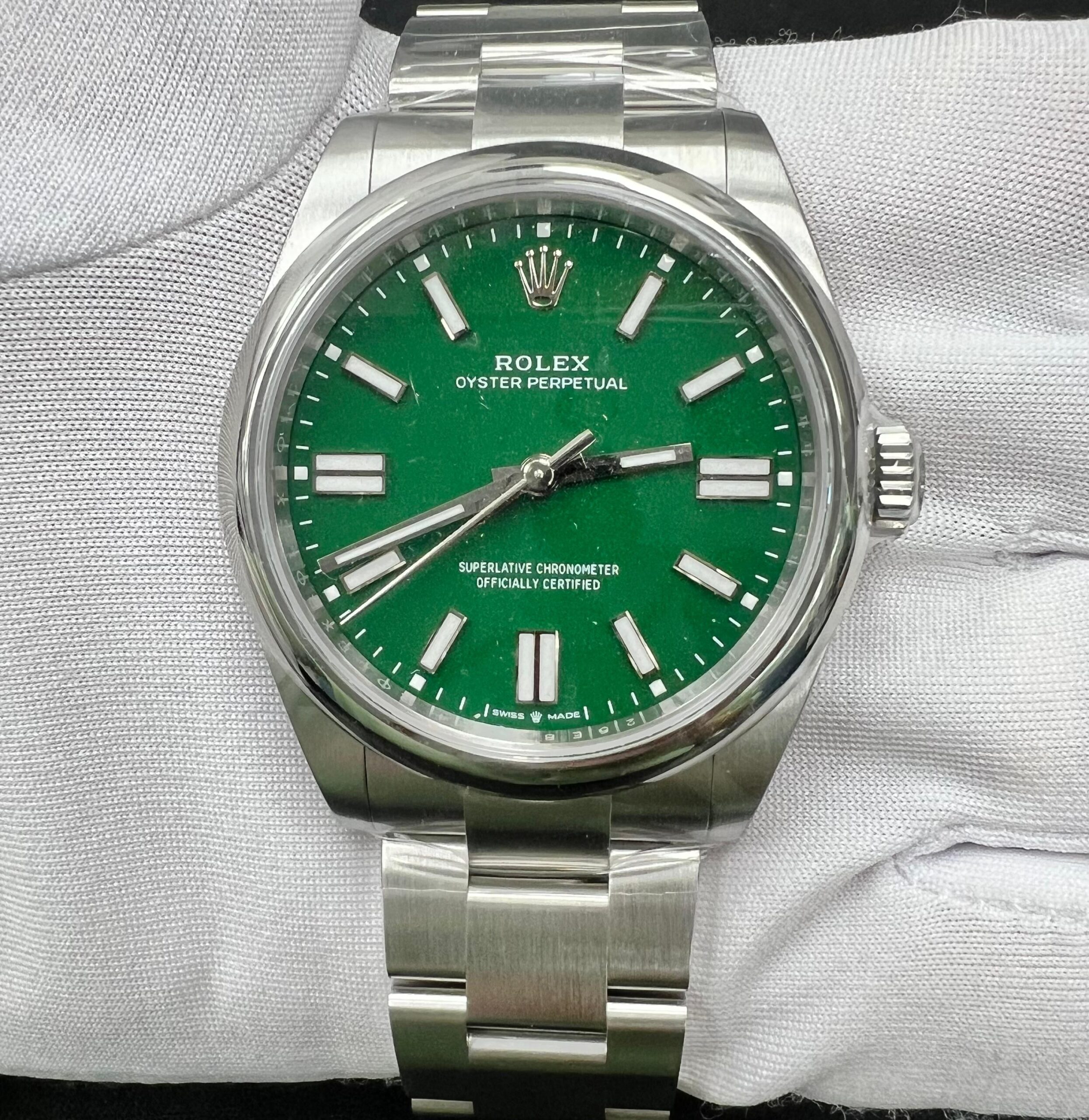 ROLEX OYSTER PERPETUAL T3240LW